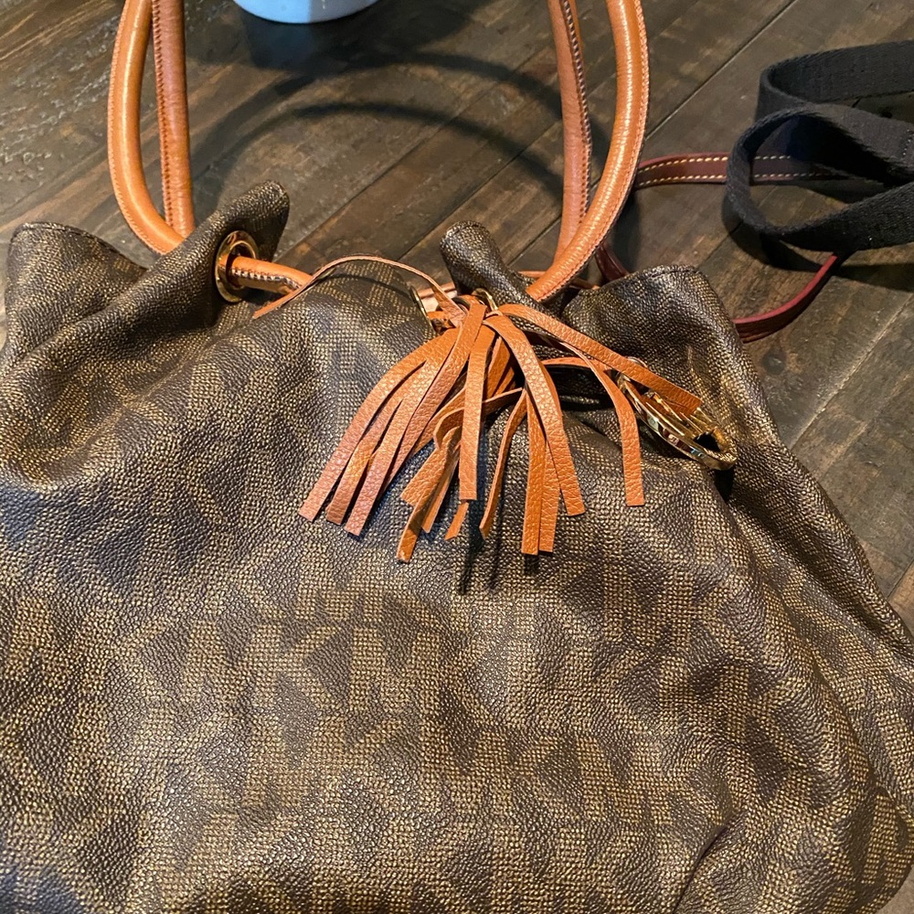 Michael Kors bag shoulder bucket bag